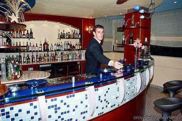 Hotel Butrinti ساراندا المطعم الصورة