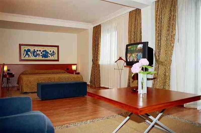 Hotel Butrinti ساراندا الغرفة الصورة